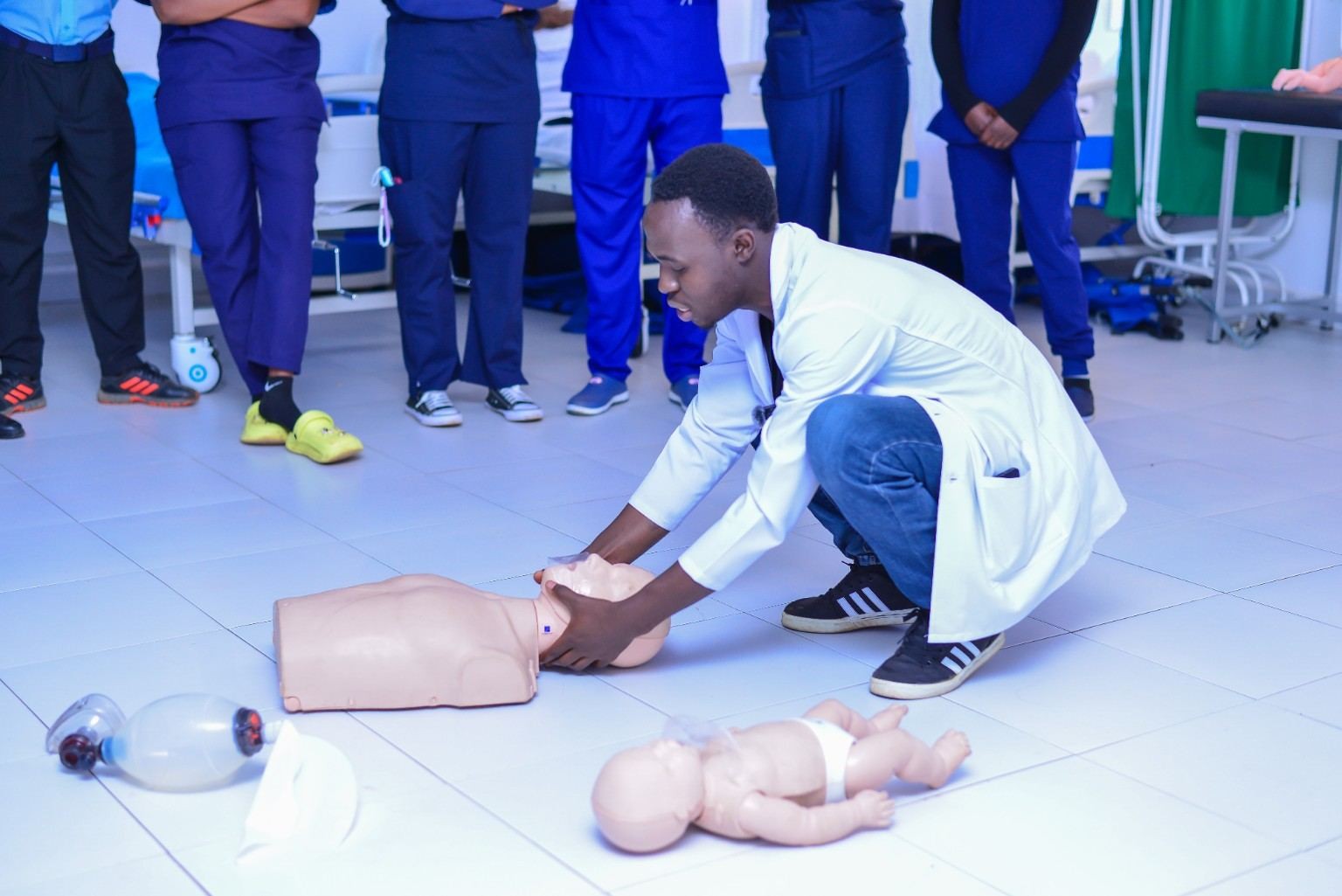 Newborn resuscitation practice using a neonatal training mannequin